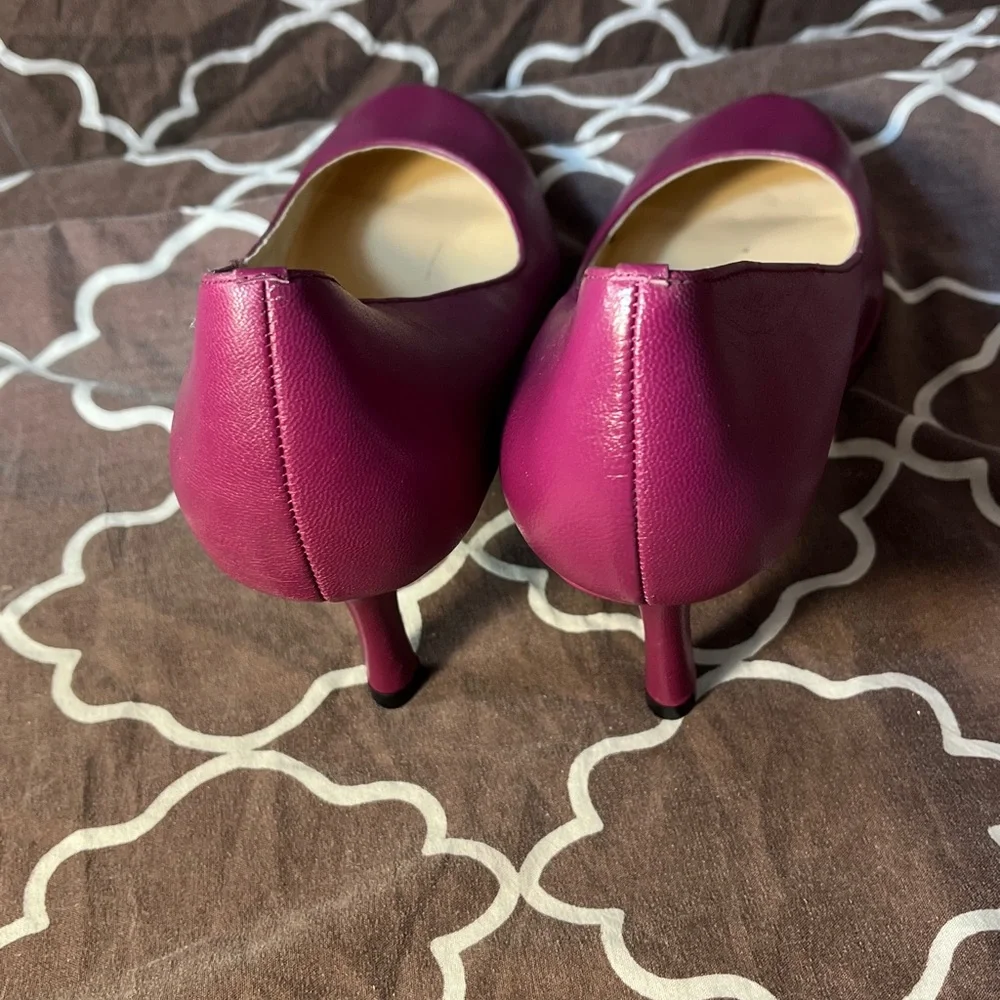 Hot in Hollywood Magenta Pumps